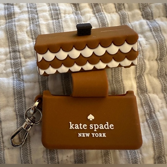 Kate Spade Gingerbread House Holiday Airpod 3rd Generation Silicon Case nib - Picture 4 of 5